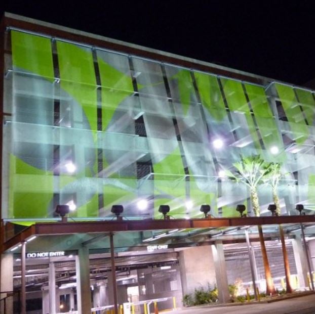 Dynamic-Architectural-Wire-Mesh-Night